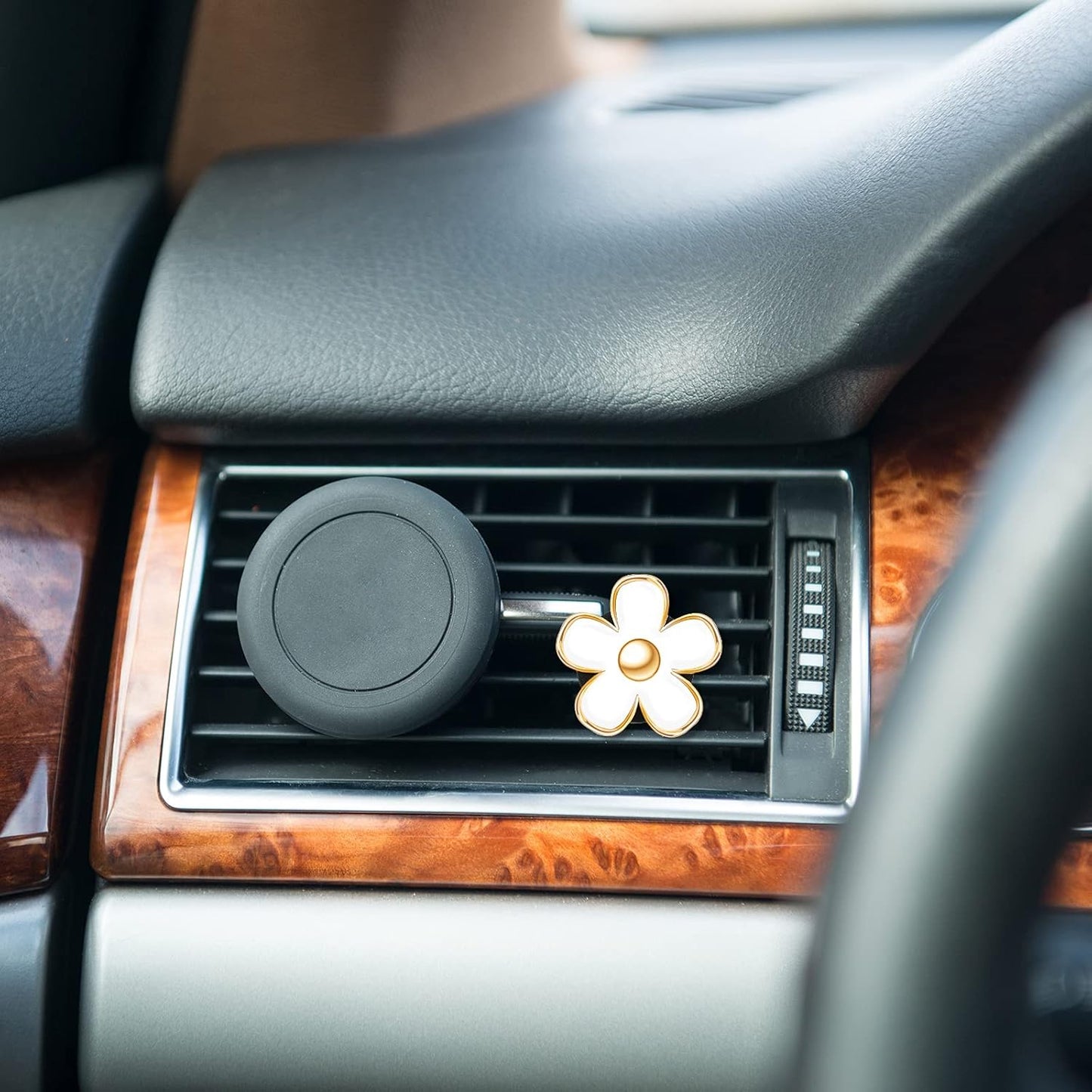 BloomBreeze – Daisy Car Air Freshener for a Fresh & Floral Ride (4PCS/PACK)